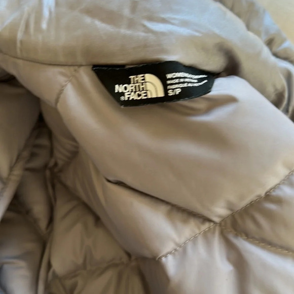 The North Face Down Coat, Silver, Size Small, EUC - Picture 9 of 10